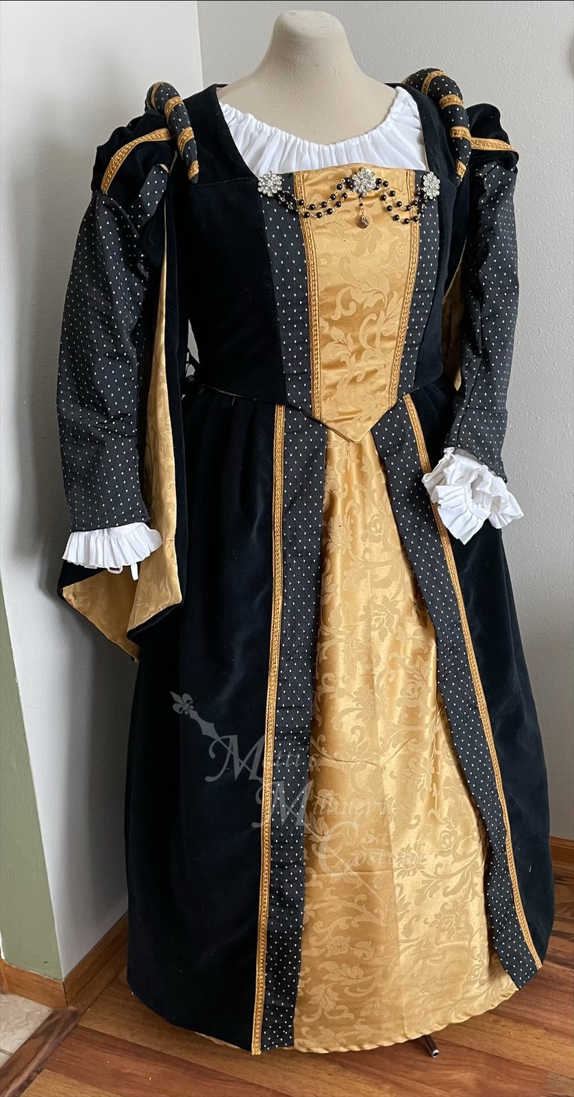 READY MADE Black Gold Renaissance Elizabethan Court Tudor dress costum – Matti's Millinery & Costumes