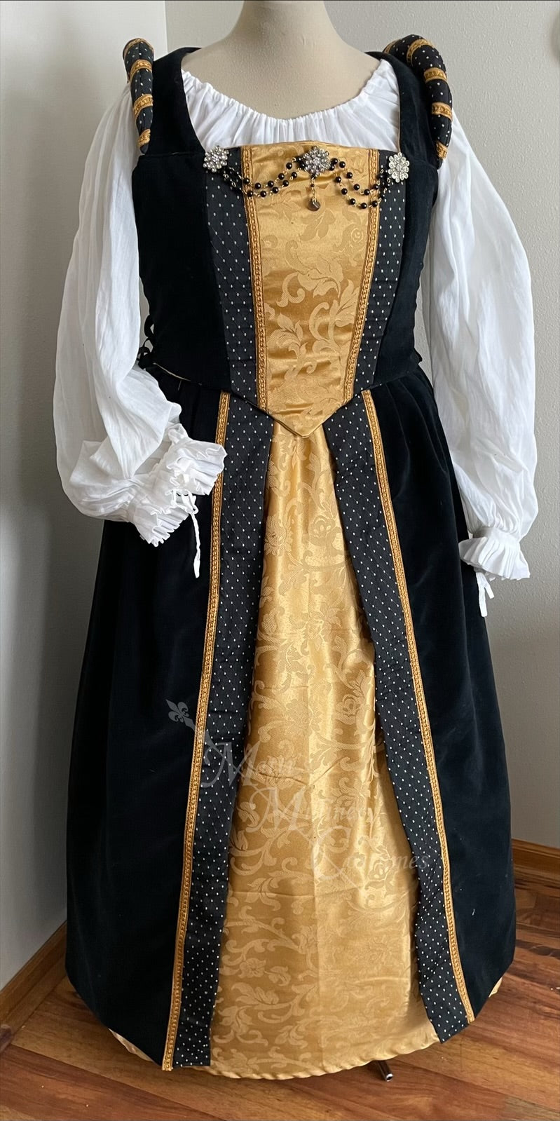 READY MADE Black Gold Renaissance Elizabethan Court Tudor dress costum Matti's Millinery & Costumes READY MADE Black Gold Renaissance Elizabethan Court Tudor dress costum Matti's Millinery & Costumes